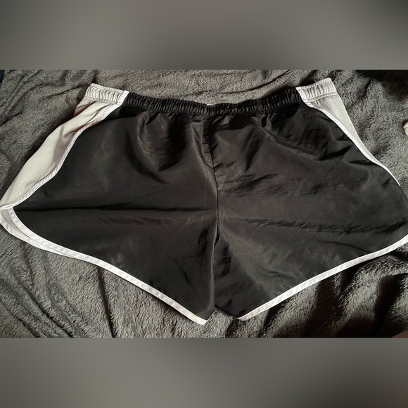 Danskin Now Black/Gray Athletic Shorts with Built in Liner Sz 2x - Picture 3 of 7